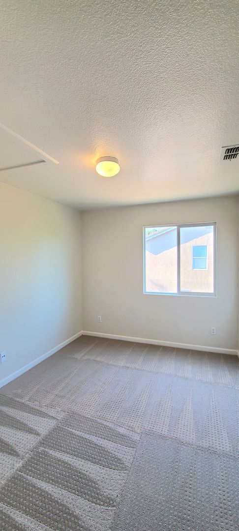 Building Photo - BEAUTIFULLY MAINTAINED SINGLE FAMILY HOME ...
