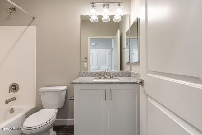 Building Photo - 2245 N Dayton St