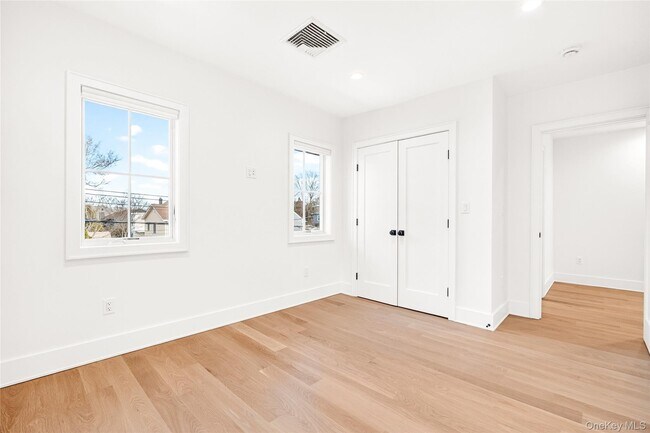 Building Photo - 306 Hunter St