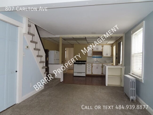 Building Photo - 807 Carlton Ave