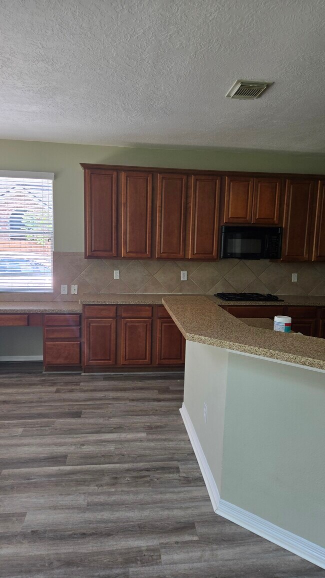 Building Photo - 2126 Blue Water Bay Dr