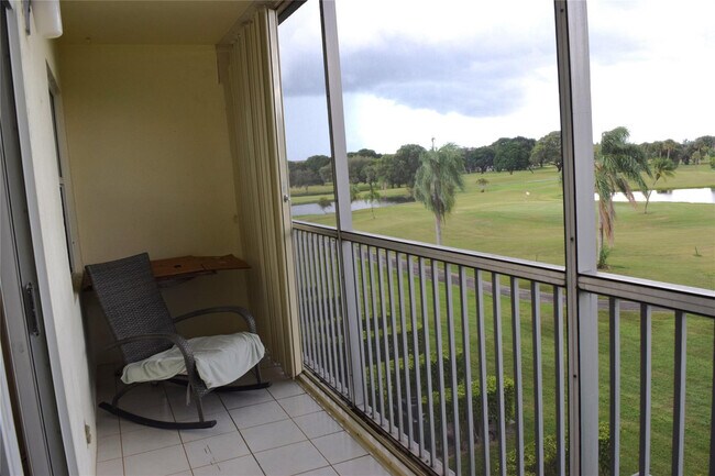 Building Photo - 13250 SW 4th Ct