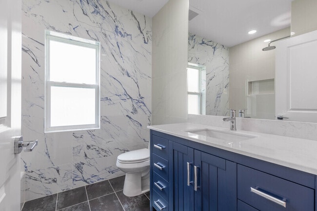 Building Photo - 12 Wheeler Ln