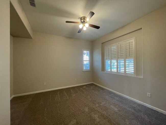 Building Photo - Senior Community for those 55+ Large 2 bedroom, 2 bath with bonus room!  All modern amenities!