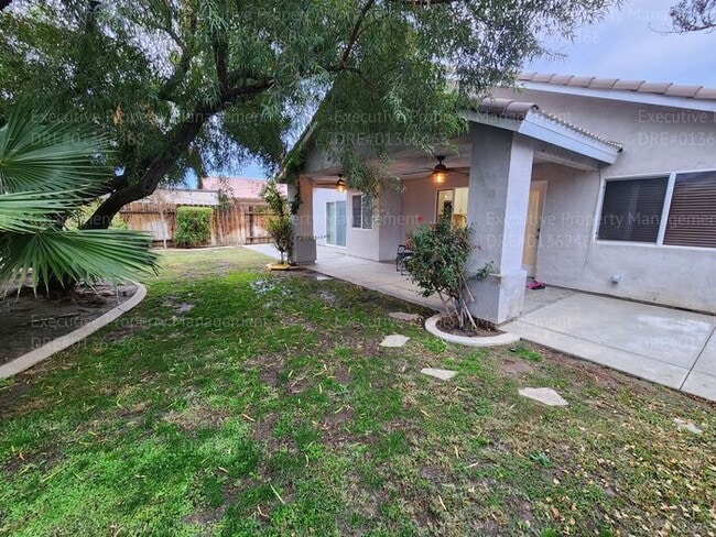 Building Photo - Spacious 4 bedroom 2 bathroom home located in the Ashton Falls community