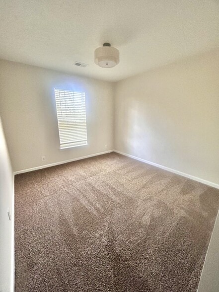 Building Photo - 1345 Bell Rd