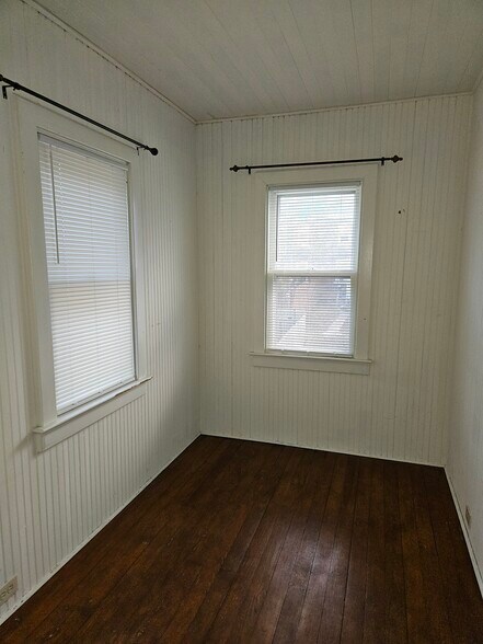 Bonus room/office - 228 E Ettwein St
