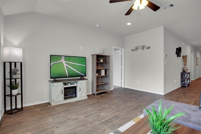 Building Photo - 5503 Creekside Ridge Trail