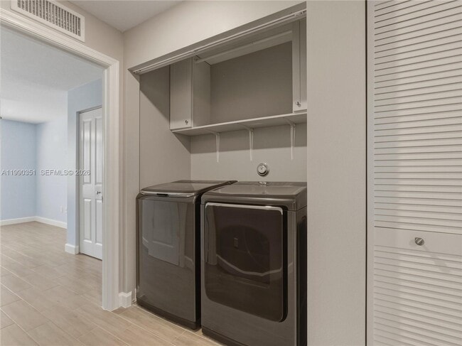 Building Photo - 6011 Woods Edge Cir