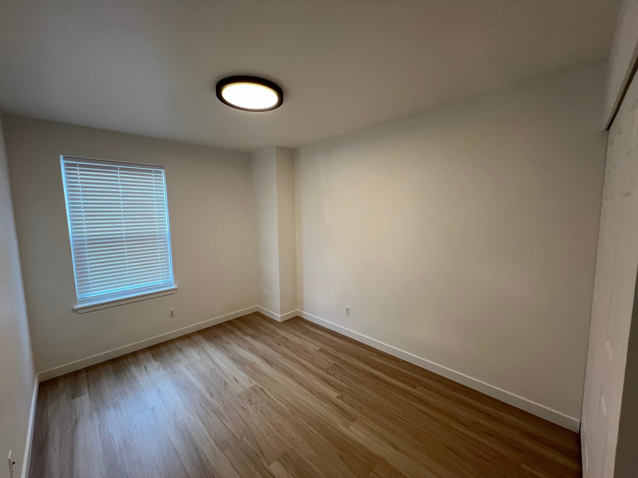Building Photo - 5621 Fauntleroy Way SW