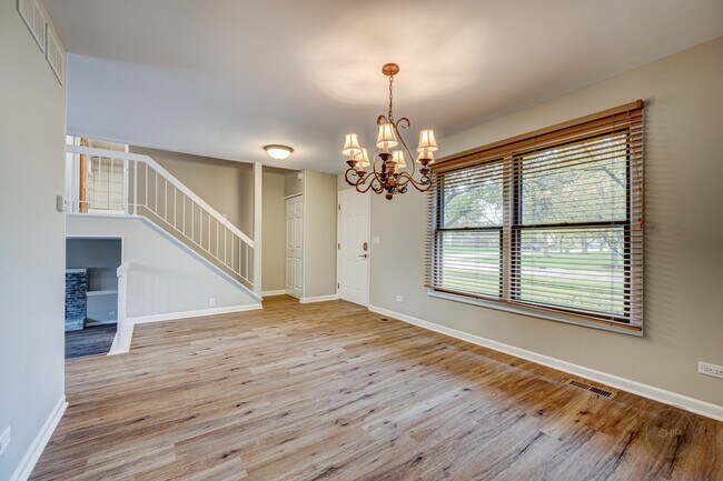 Building Photo - 4 N Birchwood Dr