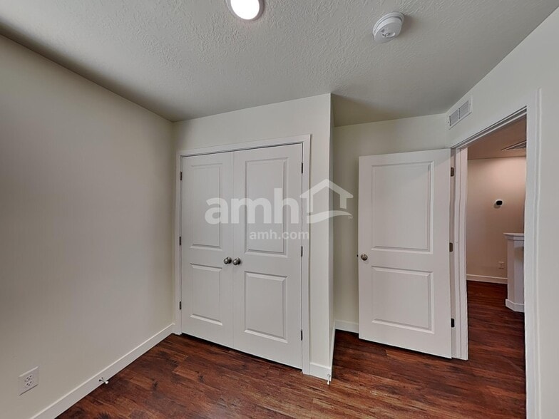 Building Photo - 8972 Royal Ln