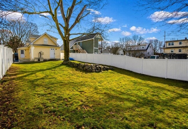 Building Photo - 15 Buckingham St