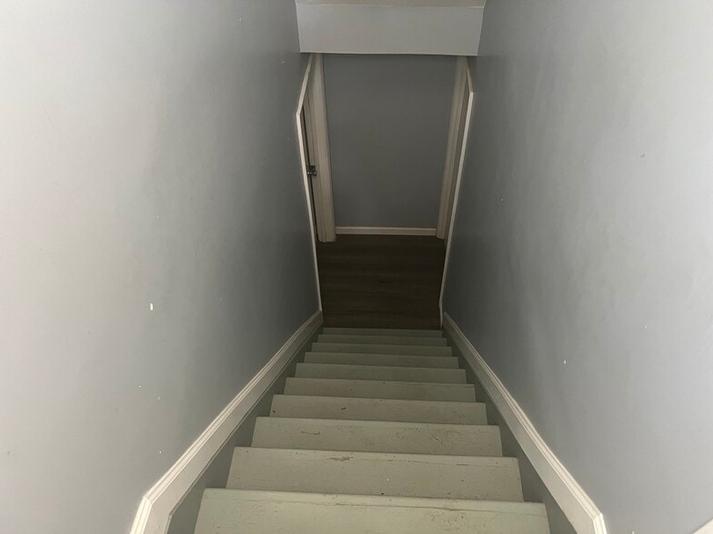 Private entrance - 2690 Park Ave