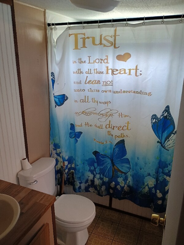 Building Photo - 144 SE Guinevere Ct