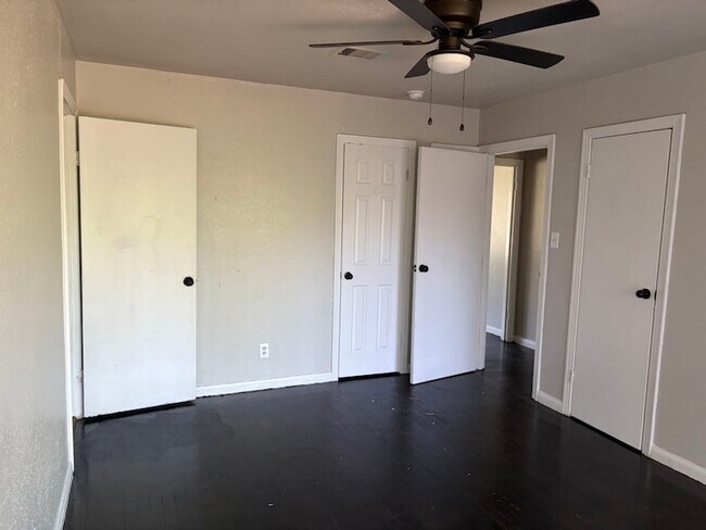 Building Photo - 5782 Belcrest St