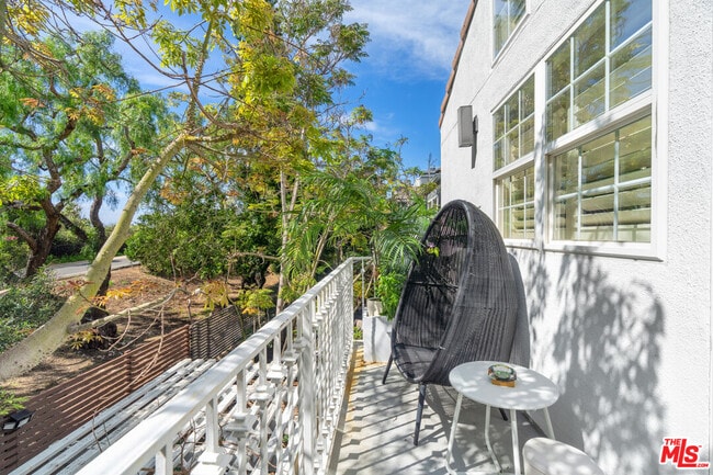 Building Photo - 736 Oxford Ave