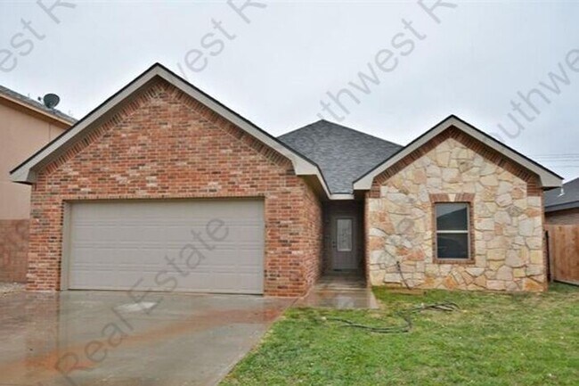 Primary Photo - Spacious 3 bedroom, 2 bathroom home