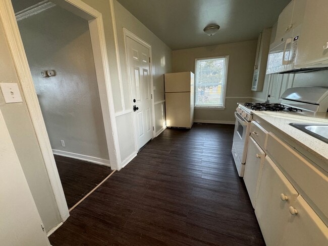 Building Photo - Cute 2 bedroom 1 Bath House!   Close to Mother Road Market!