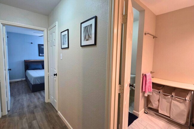 Building Photo - 1810 San Sebastian Ln