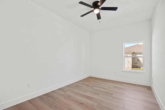 Building Photo - 21679 High Dr