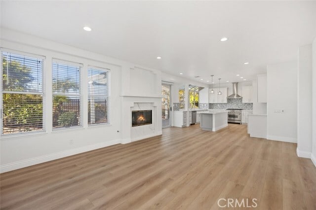 Building Photo - 2 Crystalglen