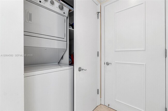 Building Photo - 3350 SW 27th Ave