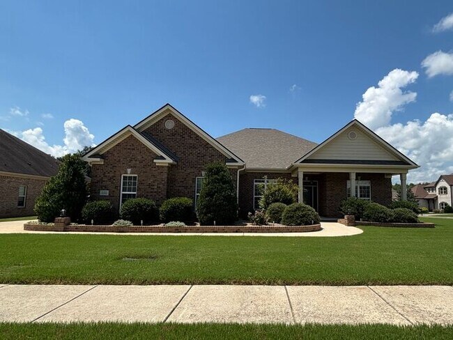 Building Photo - Madison City Schools with a 3 car garage and large fenced yard!