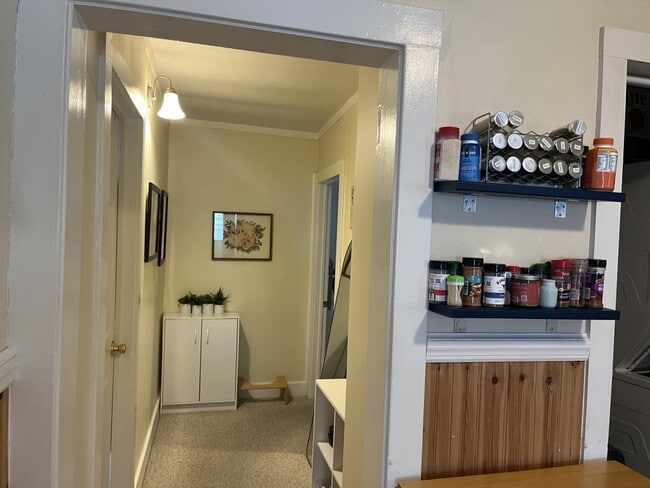 Building Photo - 9 James St