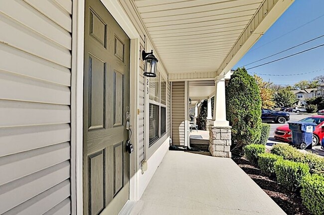 Building Photo - 735 Tulip Grove Rd