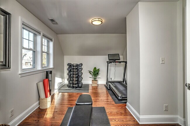 Building Photo - 40 Hazelwood Ave