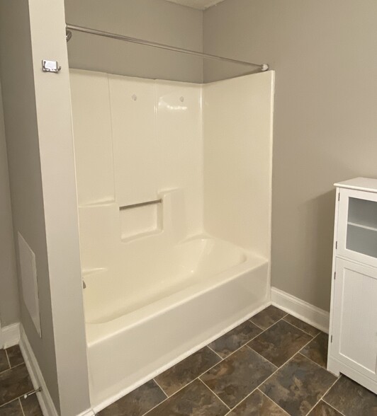 Upstairs Bathroom - 1425 Mineral Springs Rd