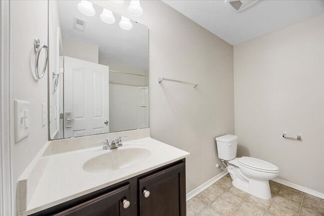 Building Photo - 5600 Yorkwood Dr