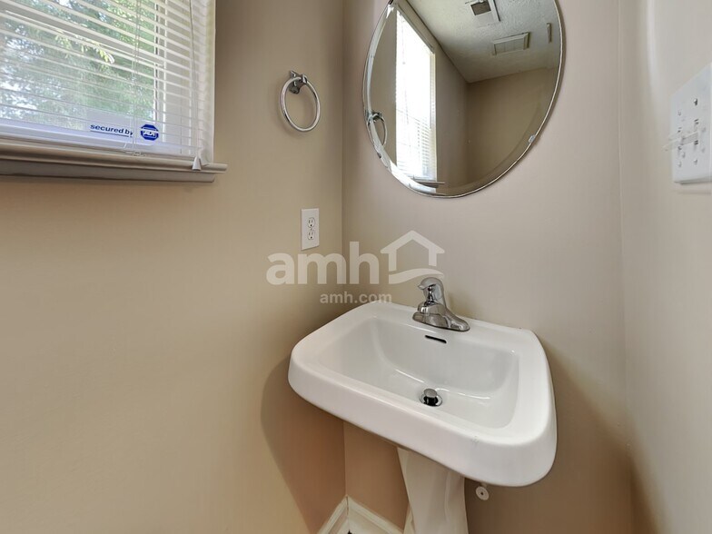 Building Photo - 6739 Shanghai Cir