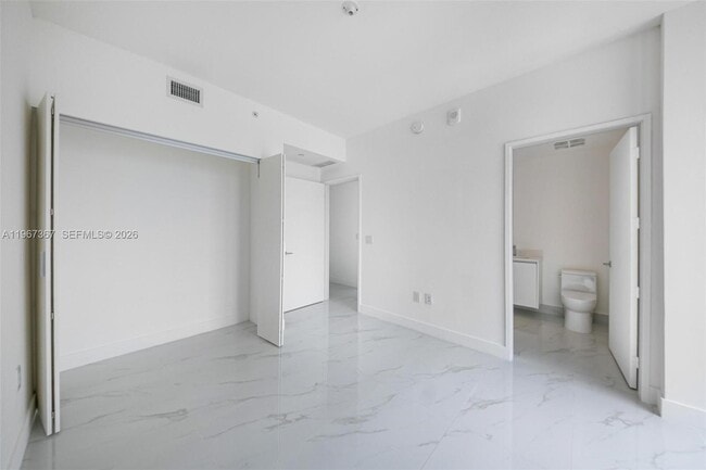 Building Photo - 700 NE 24th St