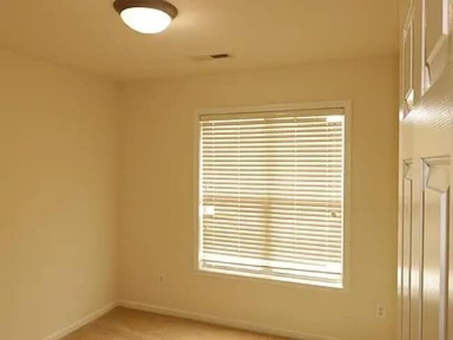 Building Photo - Charming 3-Bedroom Townhome in Prime Winst...