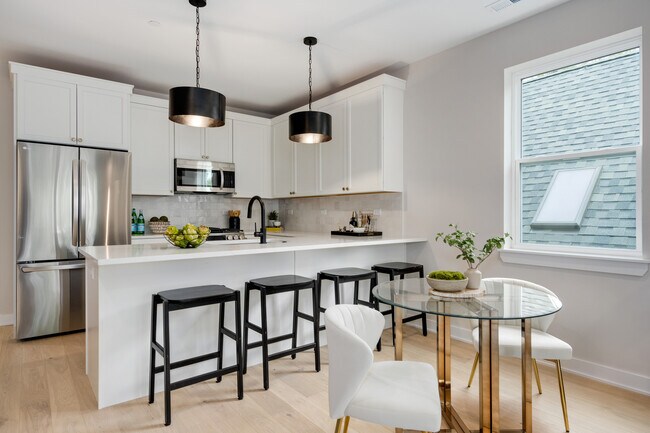 Building Photo - 1631 N Lawndale Ave