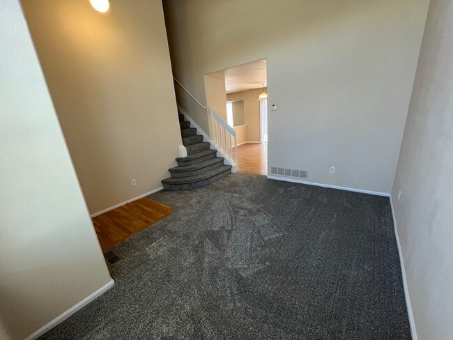 Building Photo - 3 bed/2.5 bath Available now! Milestone RES