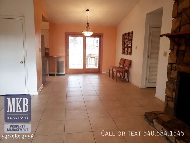 Building Photo - 3123 Glenmont Dr