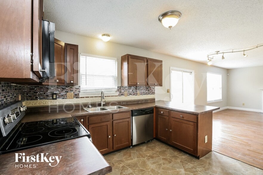 Building Photo - 5246 Melbourne Rd