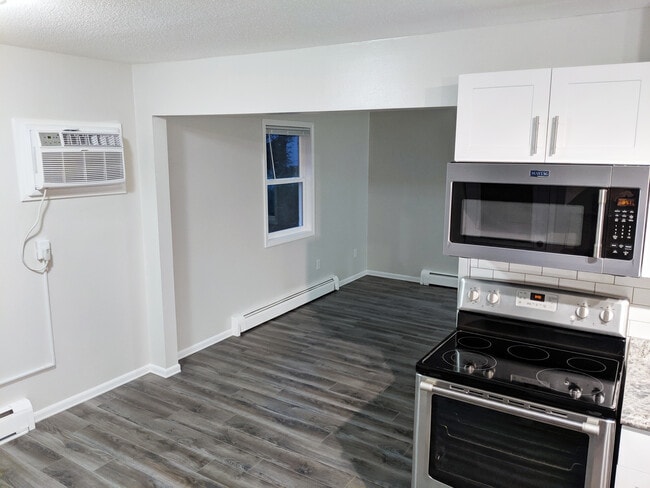 Building Photo - 501/503