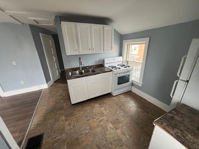 Building Photo - 176 E 2nd St