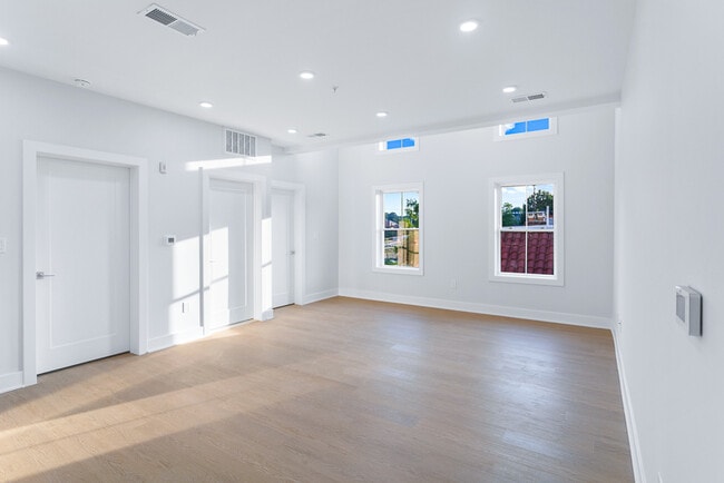 Sunny and Bright Spaces - 1109 Fern St NW