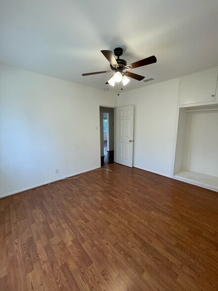 Building Photo - 14132 Tiara St