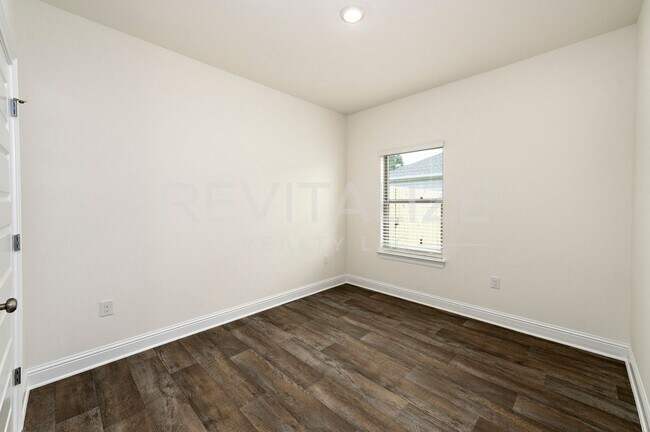 Building Photo - 13330 Shea Cir