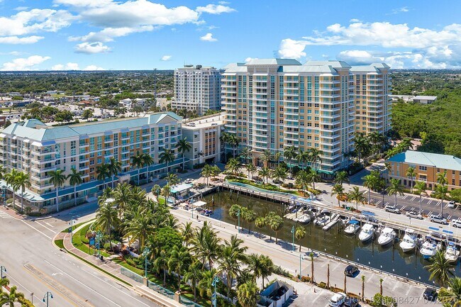 Building Photo - 700 E Boynton Beach Blvd