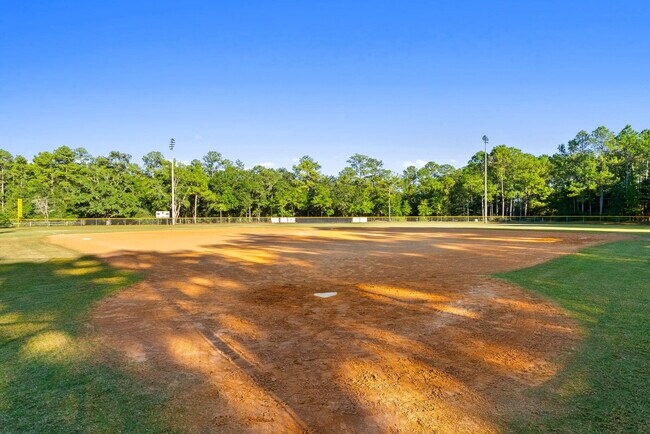 Building Photo - 554 Camellia Ct