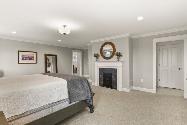 Building Photo - 1950 Mesa Park View