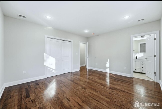 Building Photo - 46 Eppirt St