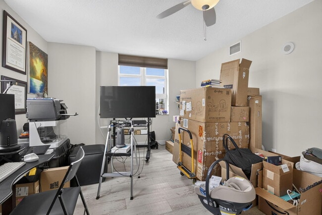 Building Photo - 403 S Sapodilla Ave